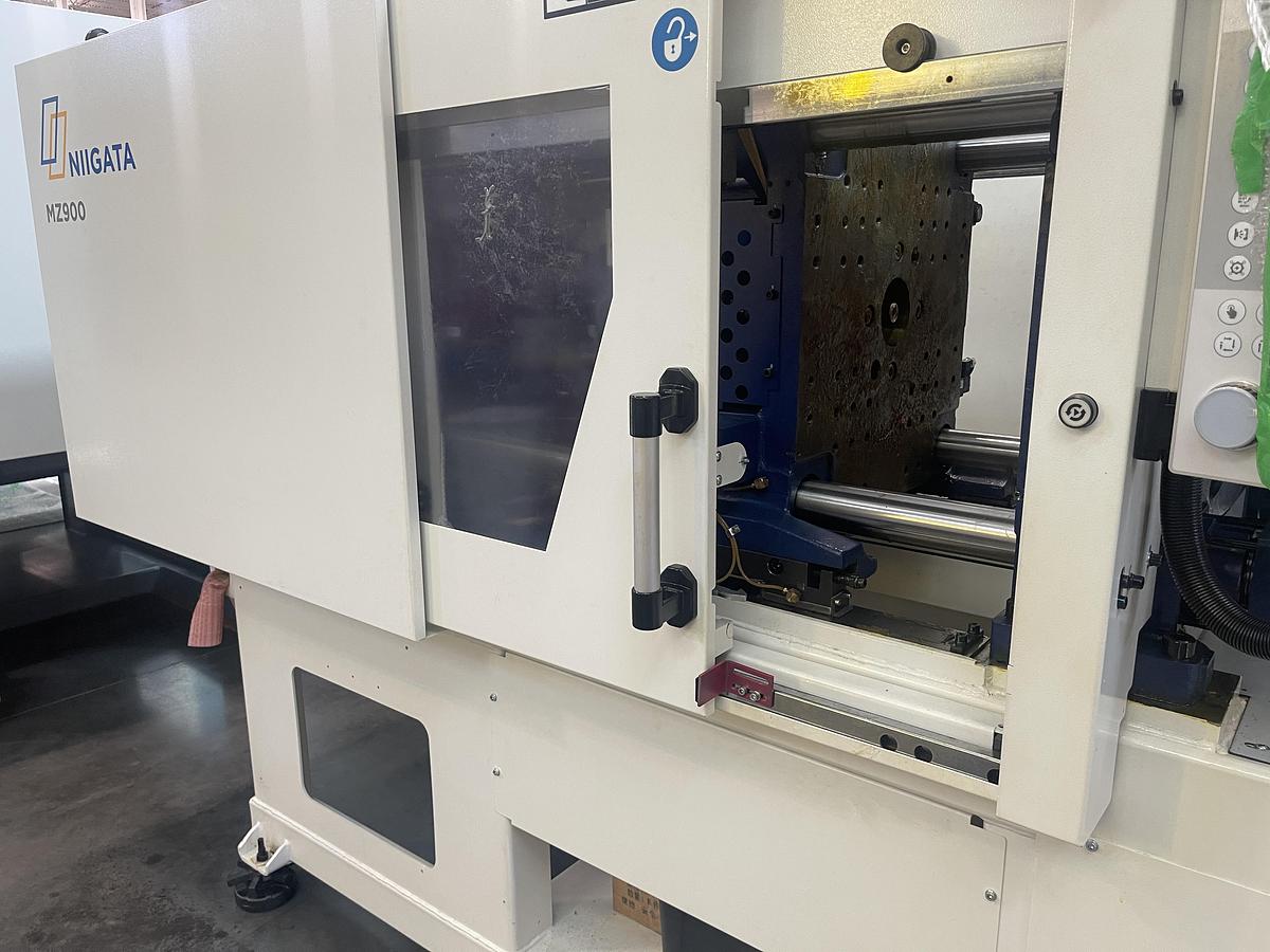 101 Ton, 3.73 oz Niigata MZ 900/300 Injection Molding Machine (2024)