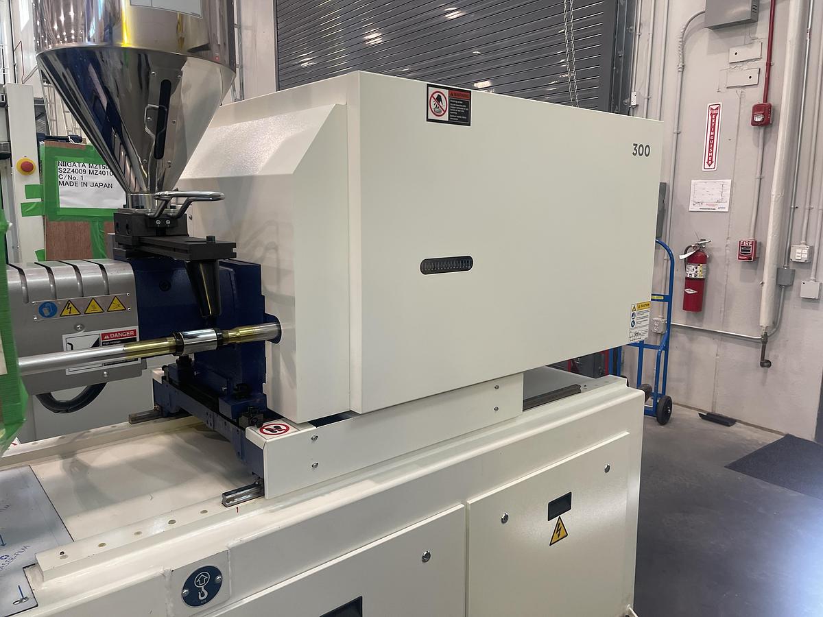 101 Ton, 3.73 oz Niigata MZ 900/300 Injection Molding Machine (2024)