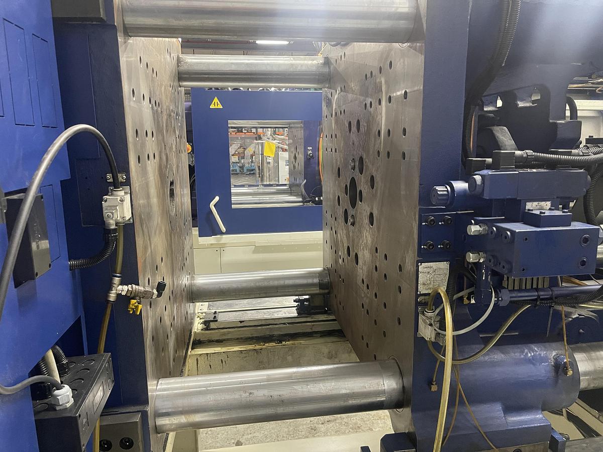 Used 337 Ton, 15.10 Oz., Haitian Zhafir ZE 3000/1100h Injection Molding Machine (2016)