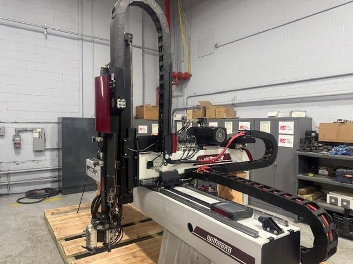 Used Wittmann W753 Robot (2008)
