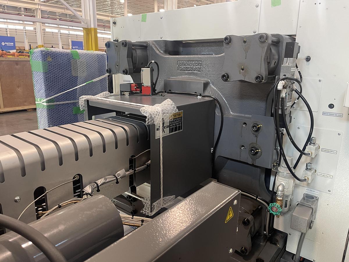 202 Ton, 14.14 oz Niigata MD 200S8000 i6.5 Injection Molding Machine (2025)