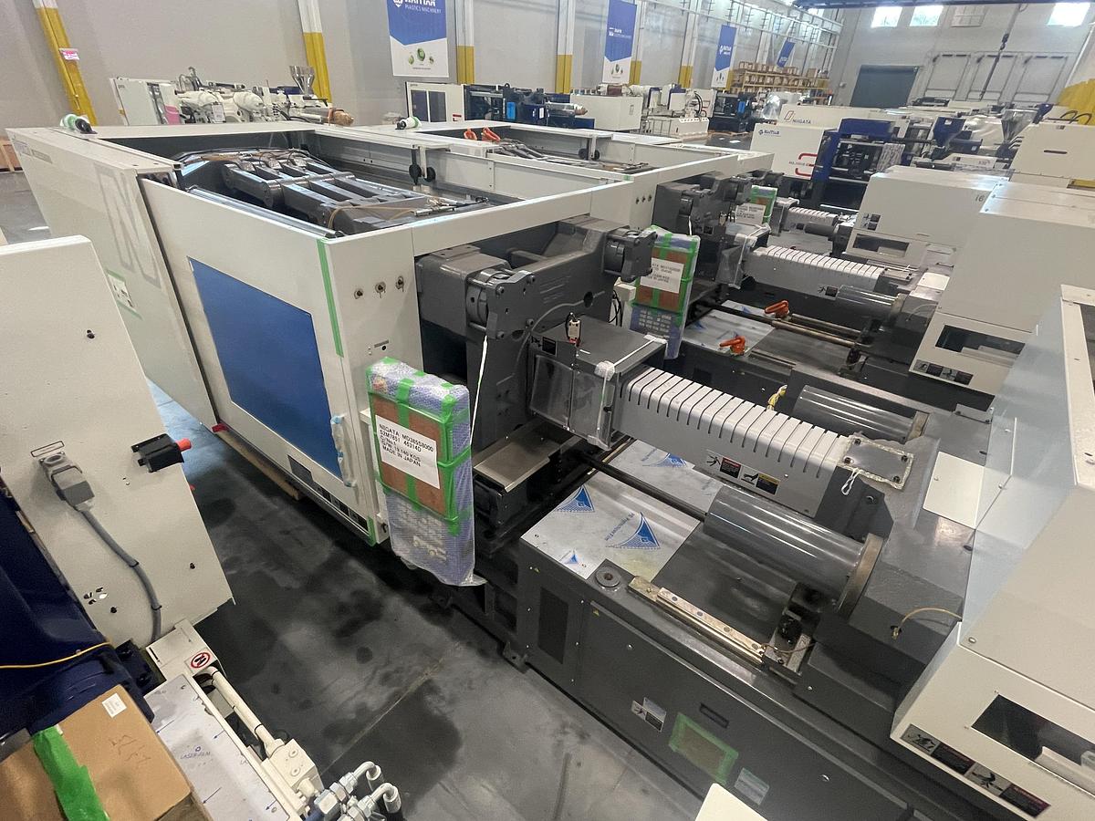 393 Ton, 3.09 oz Niigata MD385S8000/i22 Injection Molding Machine (2025)