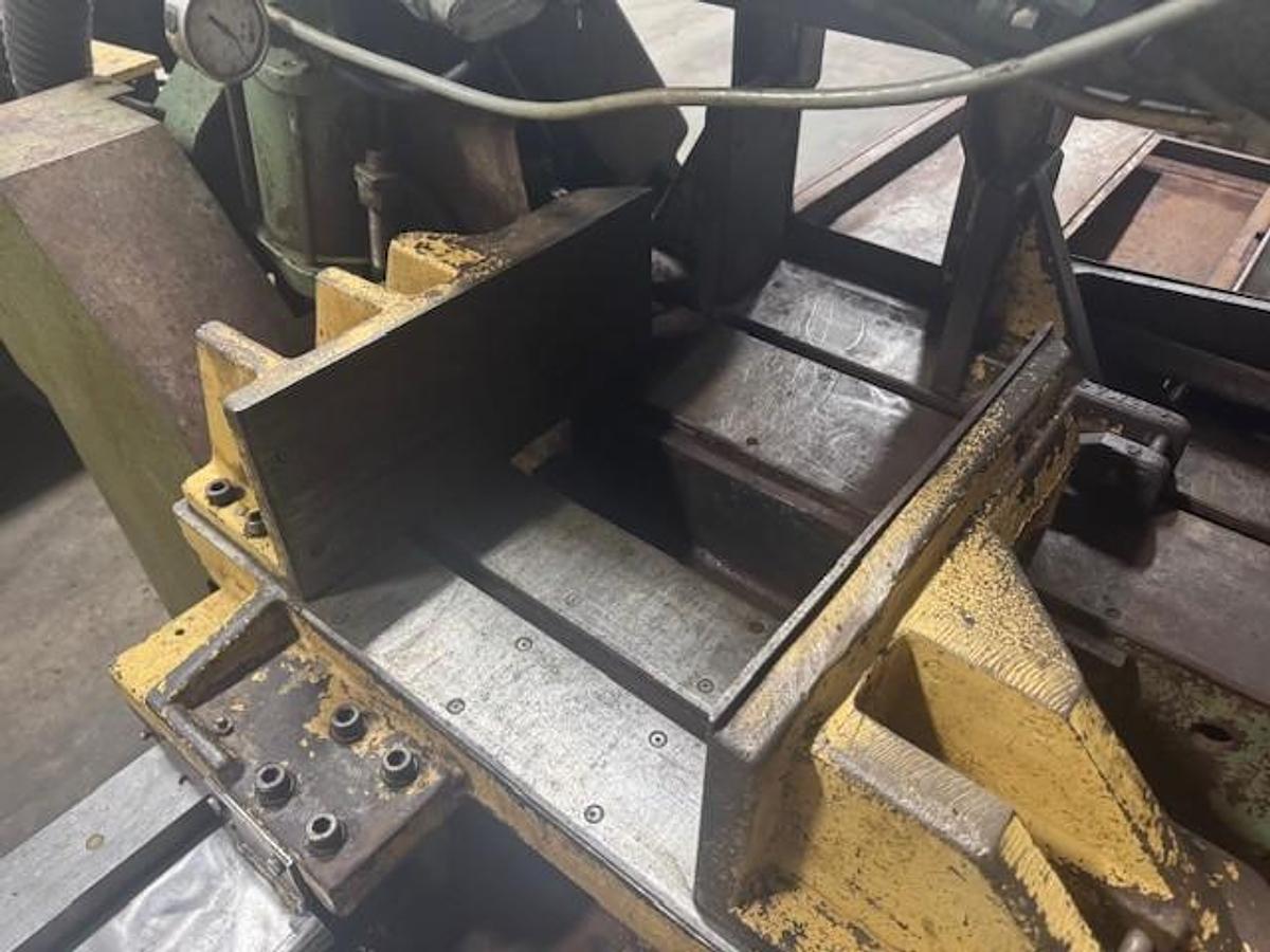 Used DoAll Auto Horizontal Band Saw