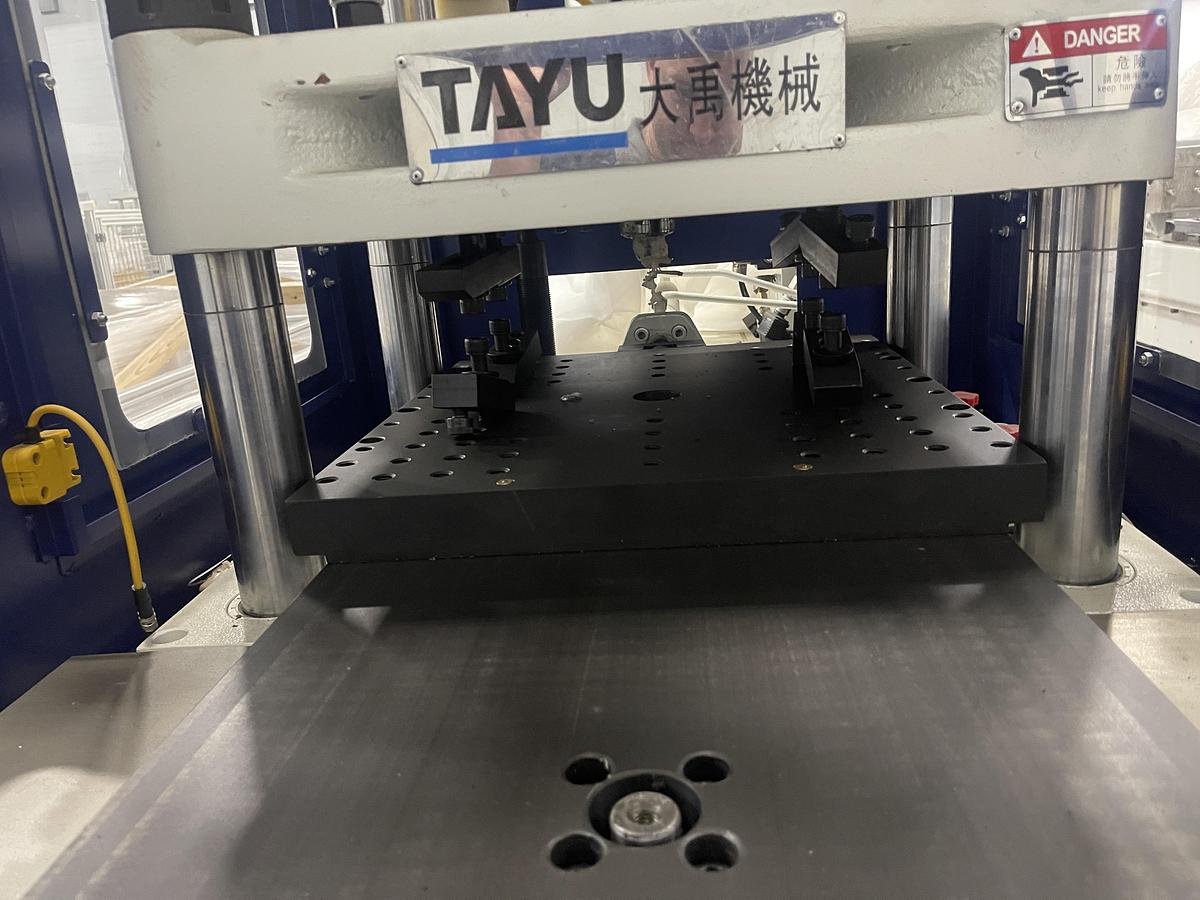 67 Tons, 5.1 Oz., TAYU Shuttle Table Vertical Injection Molding Machine (2022)