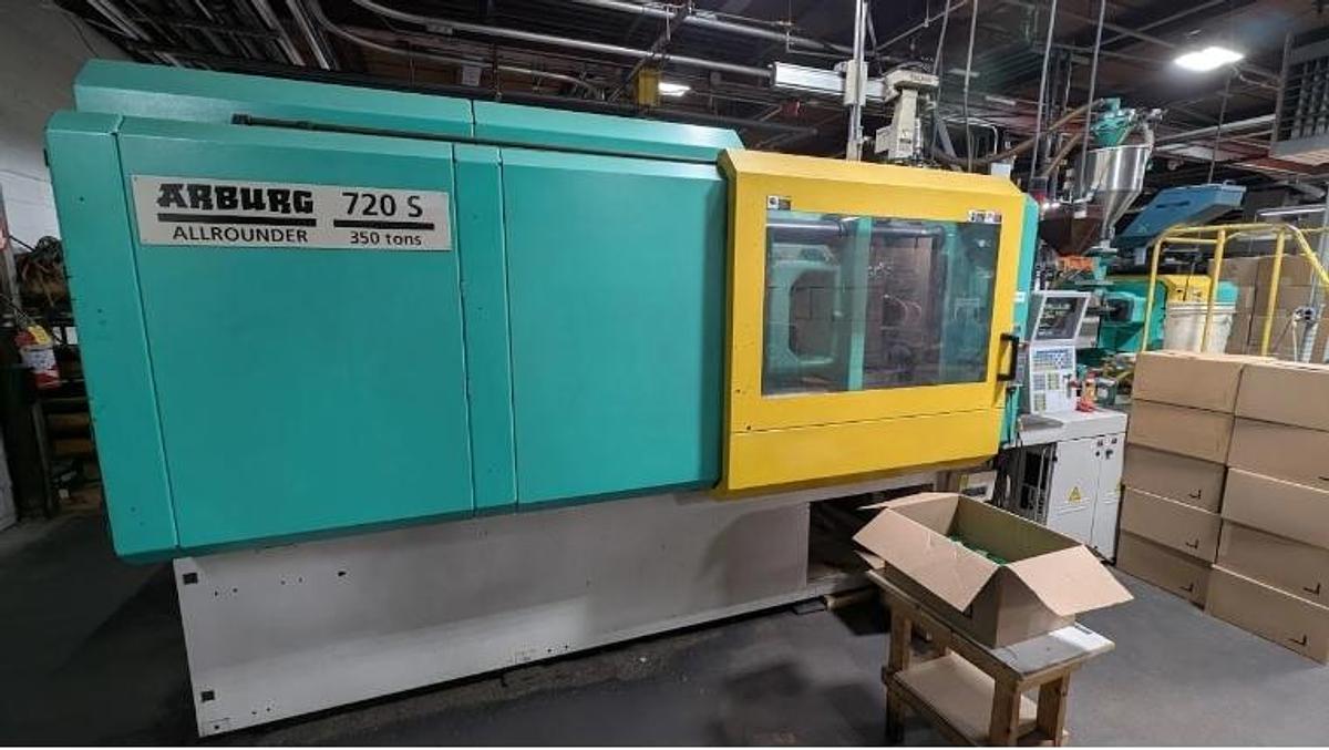 Used 359 Ton, 18 oz Arburg 720S 3200 Injection Molding Machine (2004)