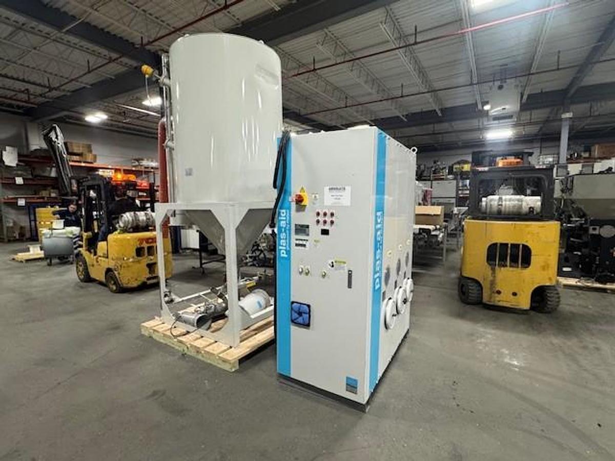 Used Matsui 412 cfm DMZ Series Material Dryer with 2,420 lb. Hopper (2006)