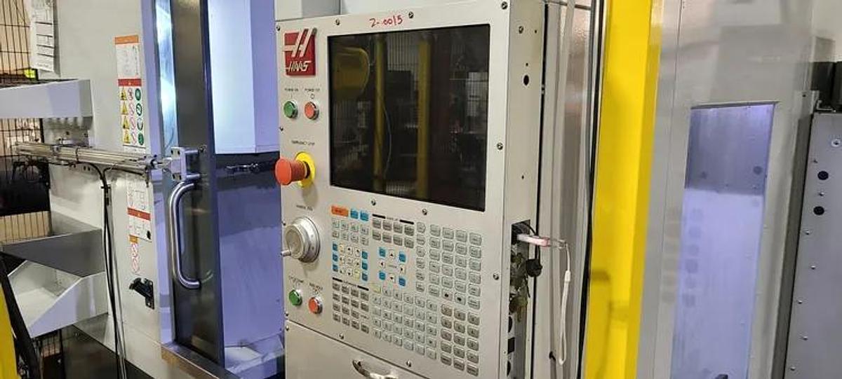 Used NOT READY - HAAS UMC-750 With FANUC M-20i D25 Robot Loading / Unloading system