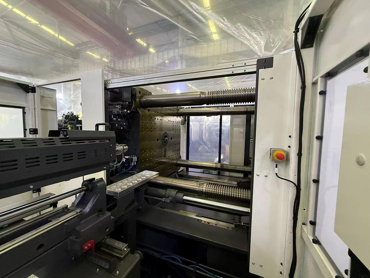 731 Ton, Multi-Shot "L" Configuration Two-Platen Injection Molding Machine w/Rotary Table (2025)