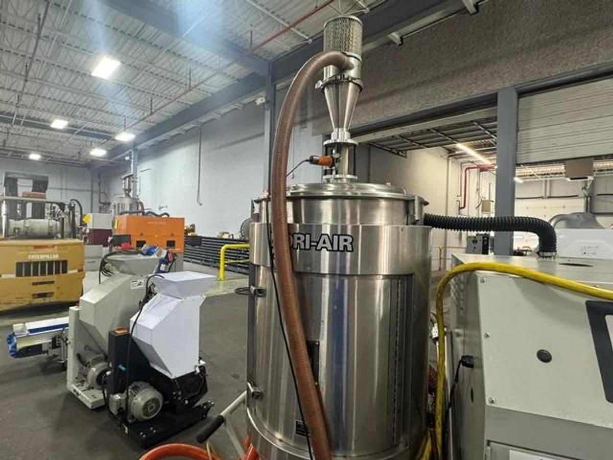 Used 50 lb./hr Dri-Air APD-6 Material Dryer with 200 lb. Hopper (2018)