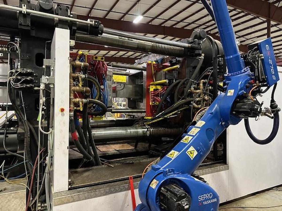 Used 2,200 Ton 533 oz Borche BU3300-V Injection Molding Machine with Yaskawa Robot (2024)