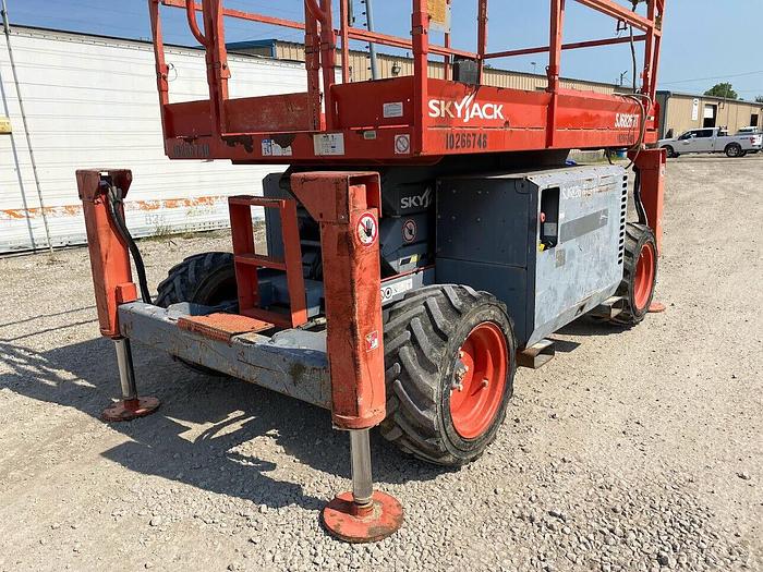 Used 2014 SKYJACK SJ6826RT