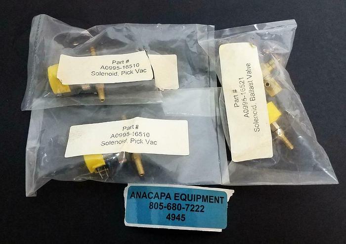 Clippard ET-3-24 VDC ETO-3-24 VDC Valve Assembly LOT of 3 NEW (4945)