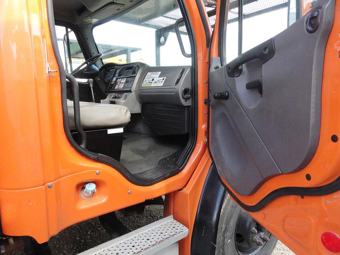 Used 2011 Freightliner/ Versalift M2106/ v0270 Elevator