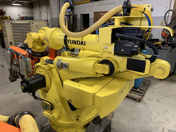 Used HYUNDIA MODEL HX400 400KG X 2573MM H REACH WITH Hi5-N80U CONTROLLER