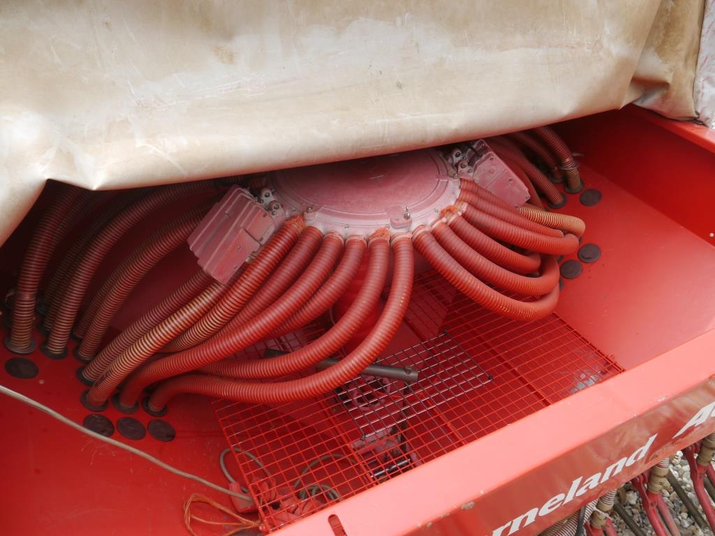 Used Kverneland Accord DL Pneumatic Drill