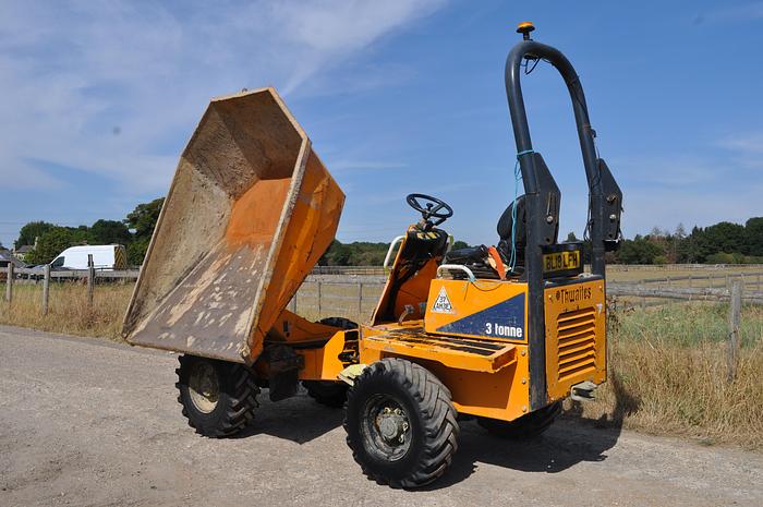 Used 2015 THWAITES 3 TONNE SWIVEL
