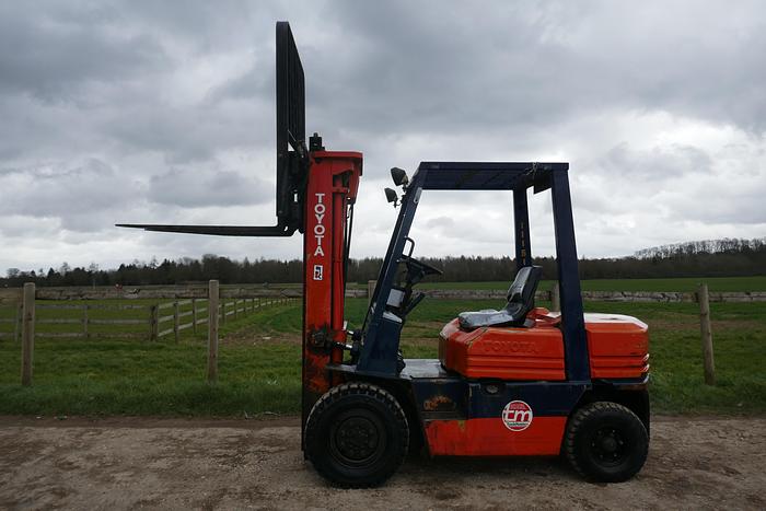 Used 1998 TOYOTA 5FDU 25