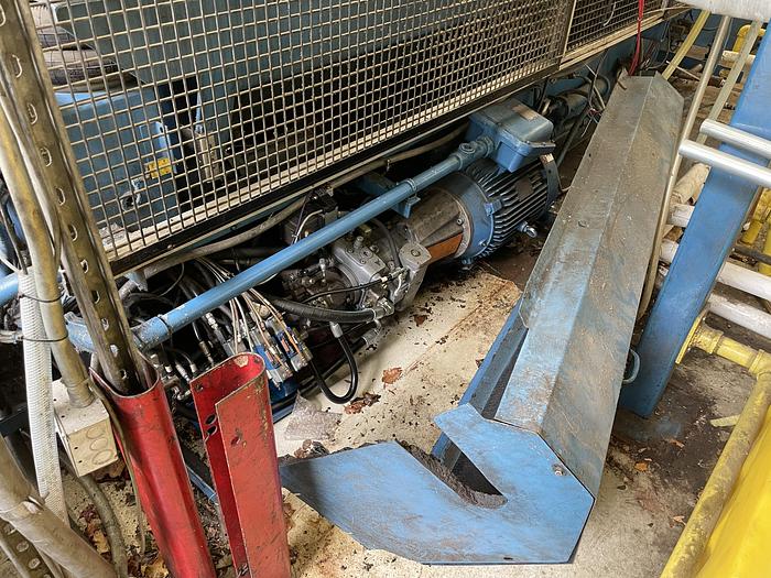 Used 2005 Ellis 900lb washer/extractor