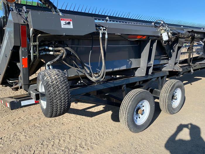 Used 30' Massey Ferguson 5200 Draper Header w/ Cart