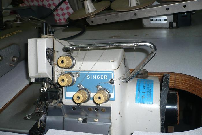 Gebraucht Overlockmaschine SINGER Kl. 812 U 2N/4 Fd