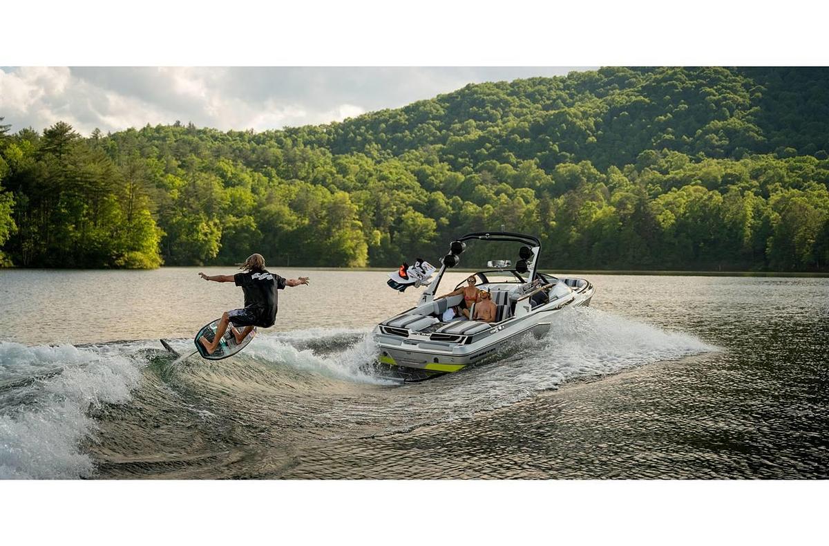 2024 Malibu Boats 22 LSV