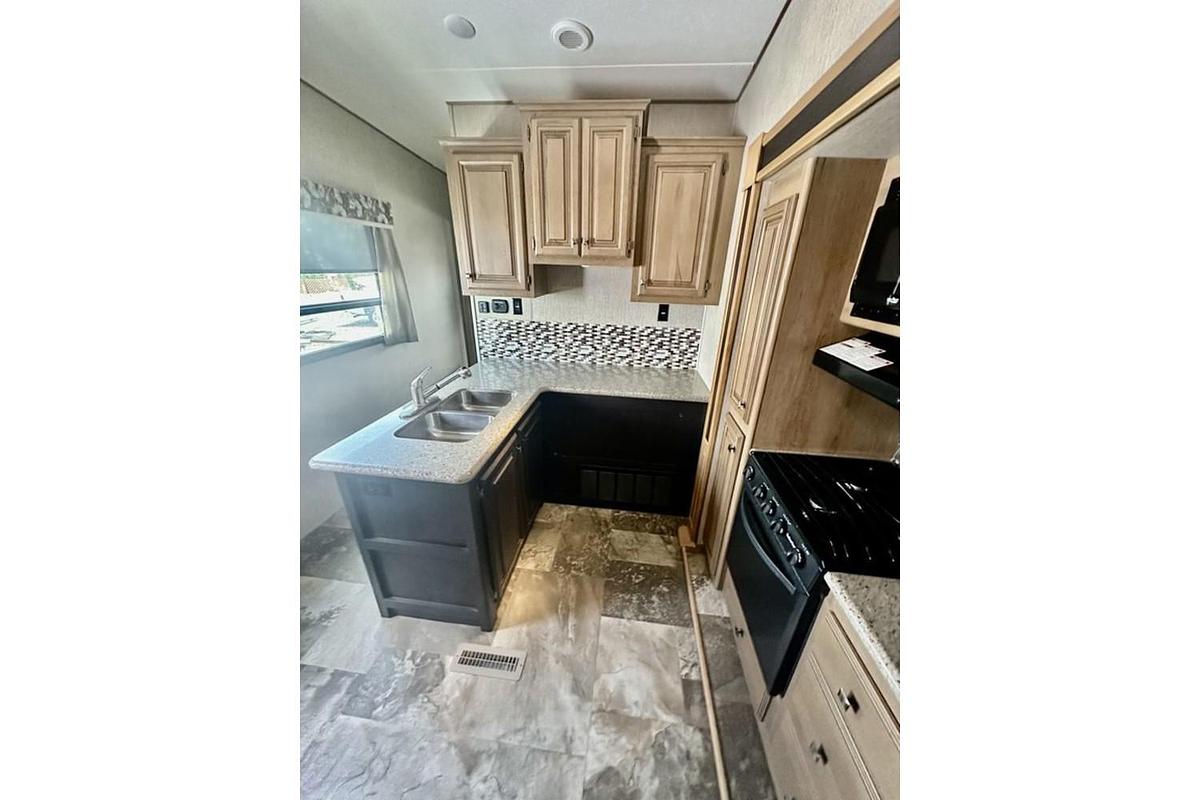 Used 2015 CrossRoads RV Cruiser CF362FL