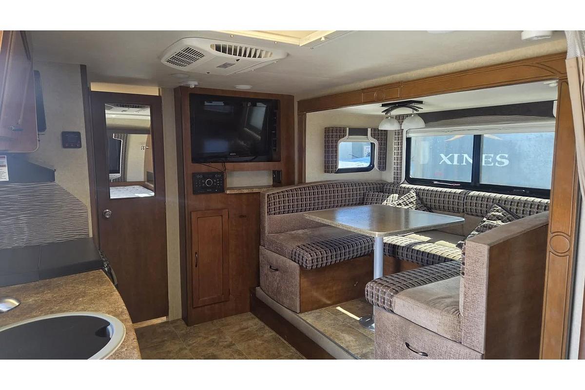 Used 2017 Lance 1985