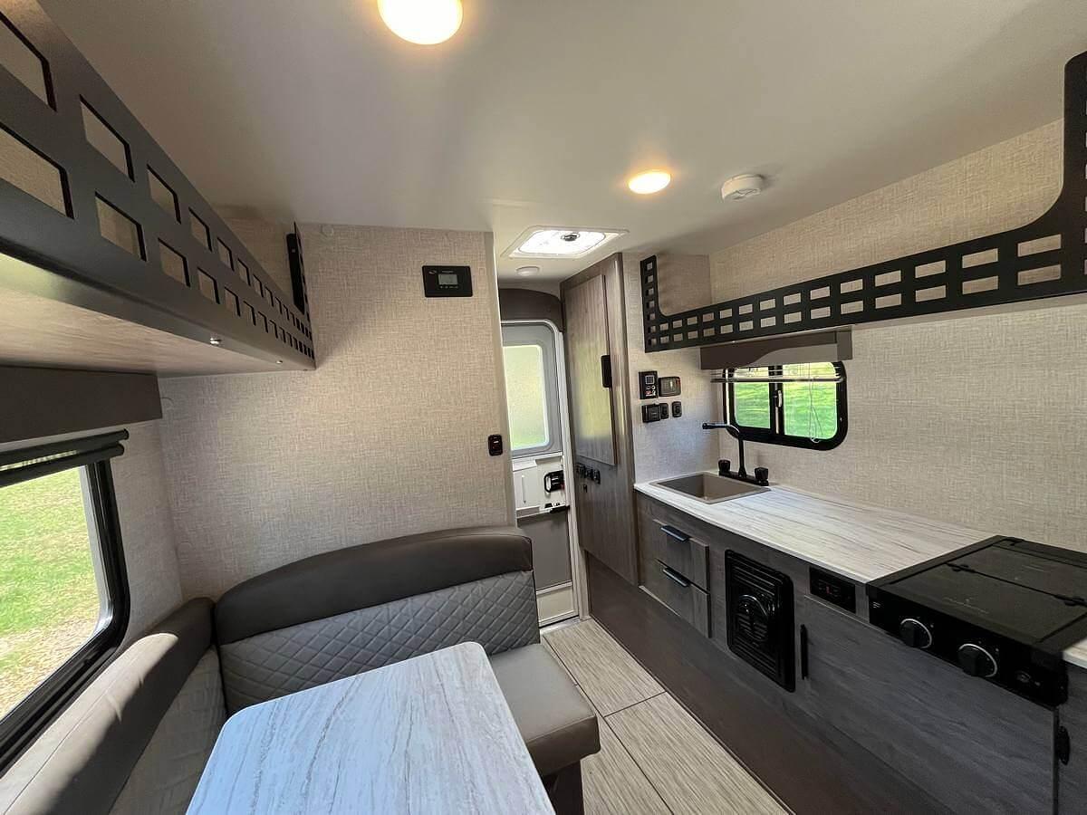 Squire SQ825 Truck Camper