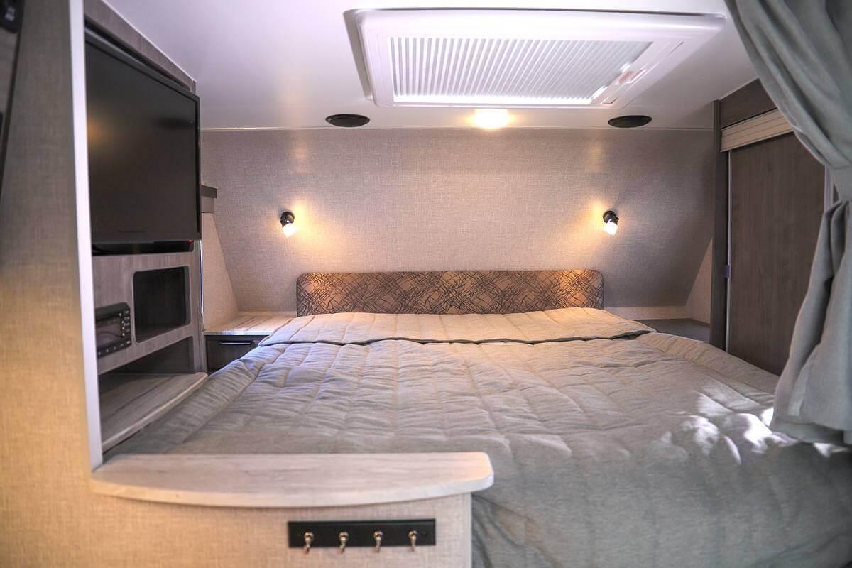 Lance 960 Truck Camper
