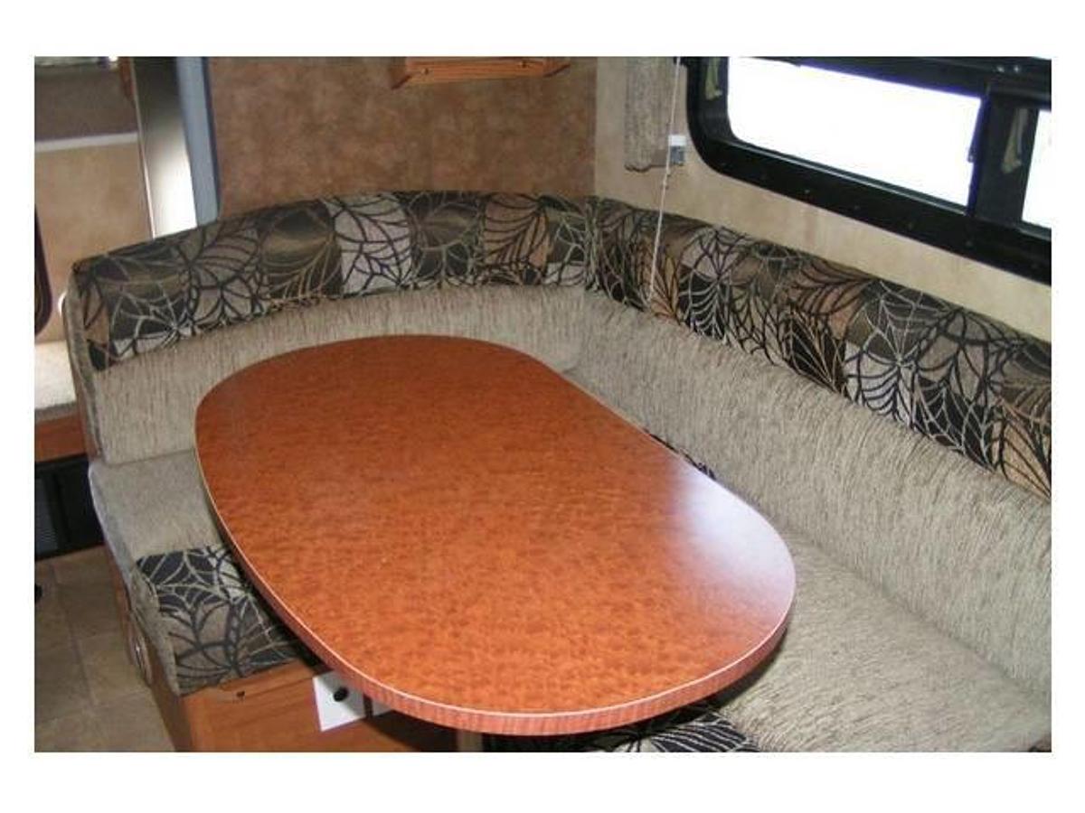 2010 Lance Camper Manufacturing Truck Camper - Long Bed 950