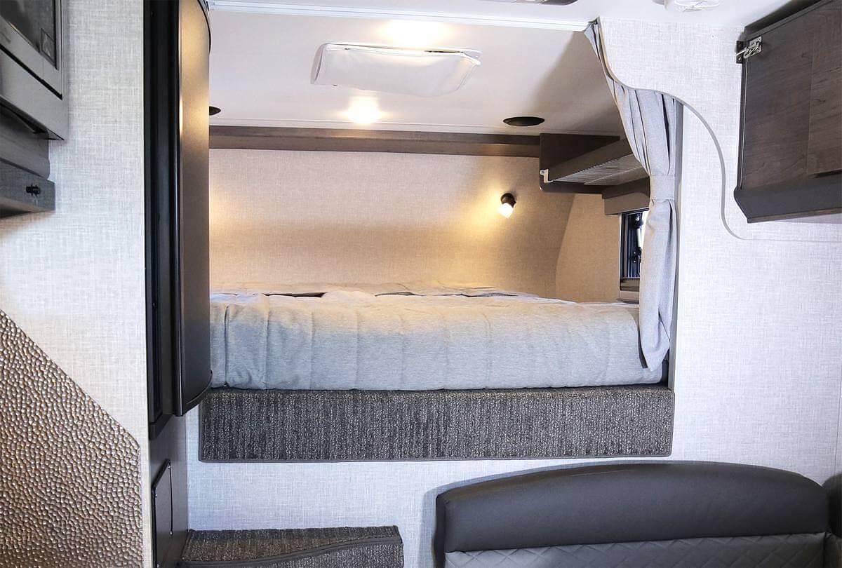 Lance 825 Truck Camper