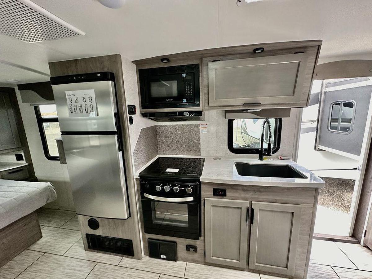 2024 Lance Squire SQ19