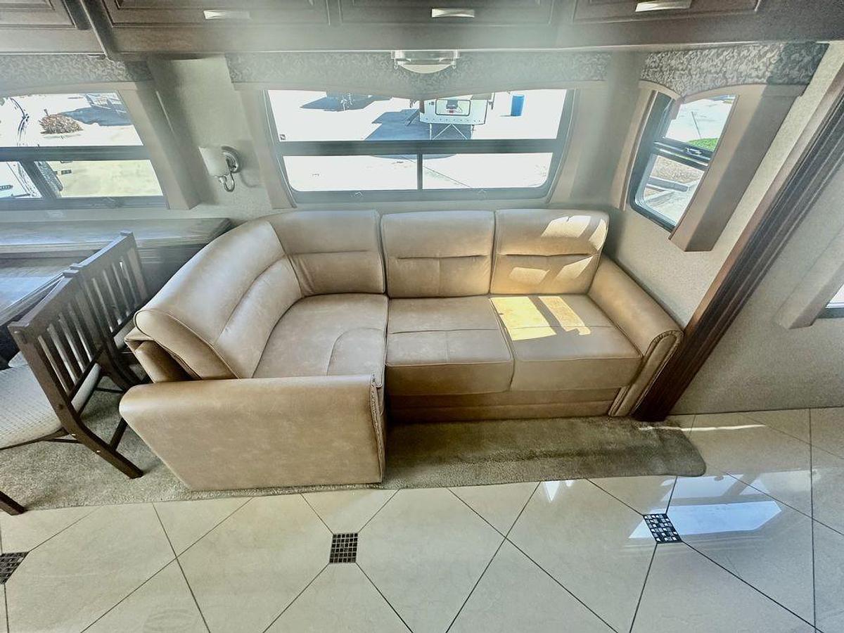 Used 2015 Forest River, Inc. Berkshire XL Cummins ISB-XT 360HP Engine 40QL