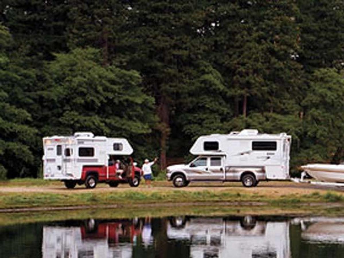 2009 Lance Camper Manufacturing Long Bed 815
