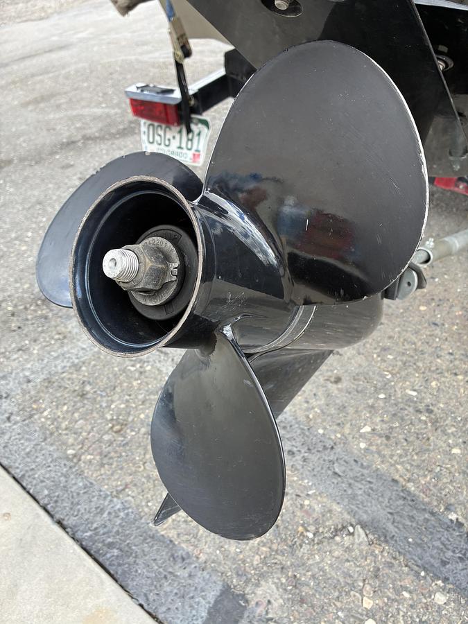 Used 2005 Lowe FM165S