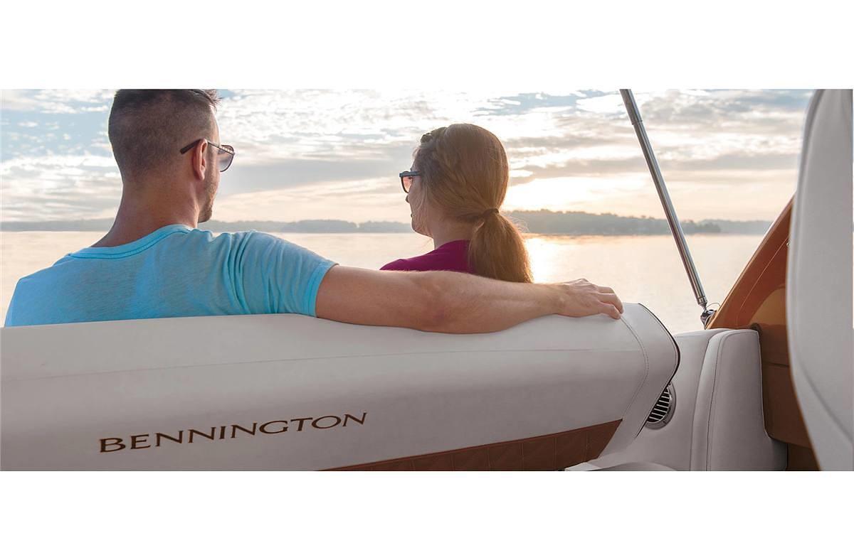 2023 Bennington 27 QXSBWA T2 Windshield,Gas Assist, Twin Engine