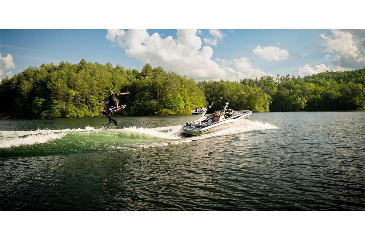2024 Malibu Boats 22 LSV