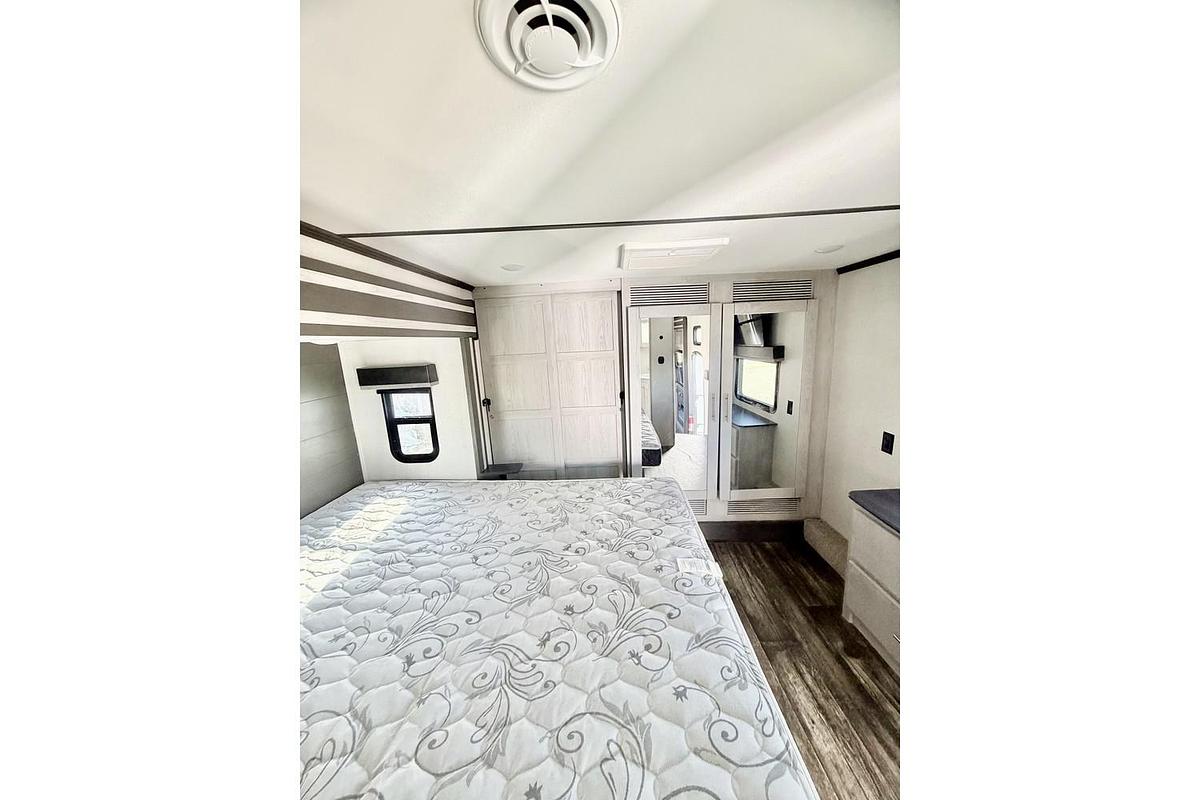 Used 2021 Keystone RV Fuzion 379