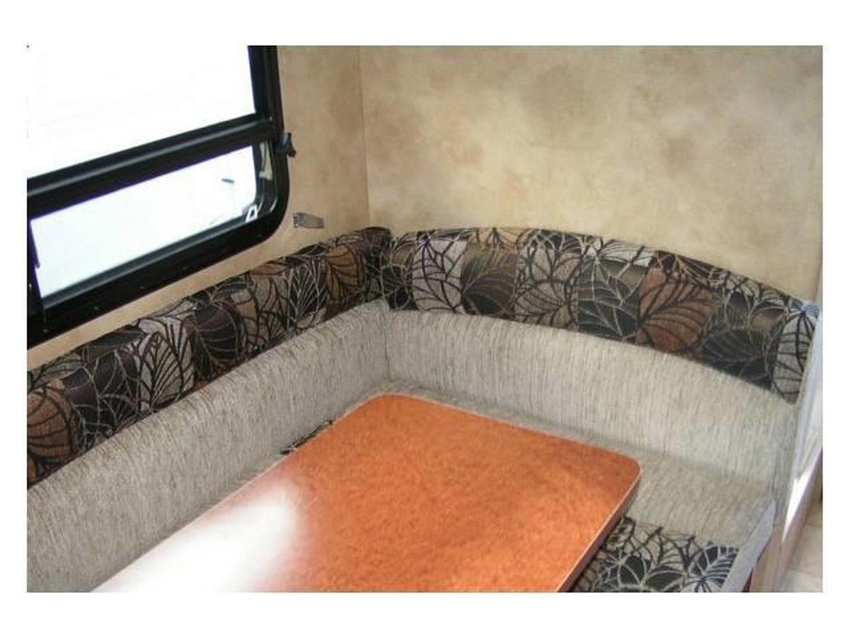 2010 Lance Camper Manufacturing Truck Camper - Short Bed 861