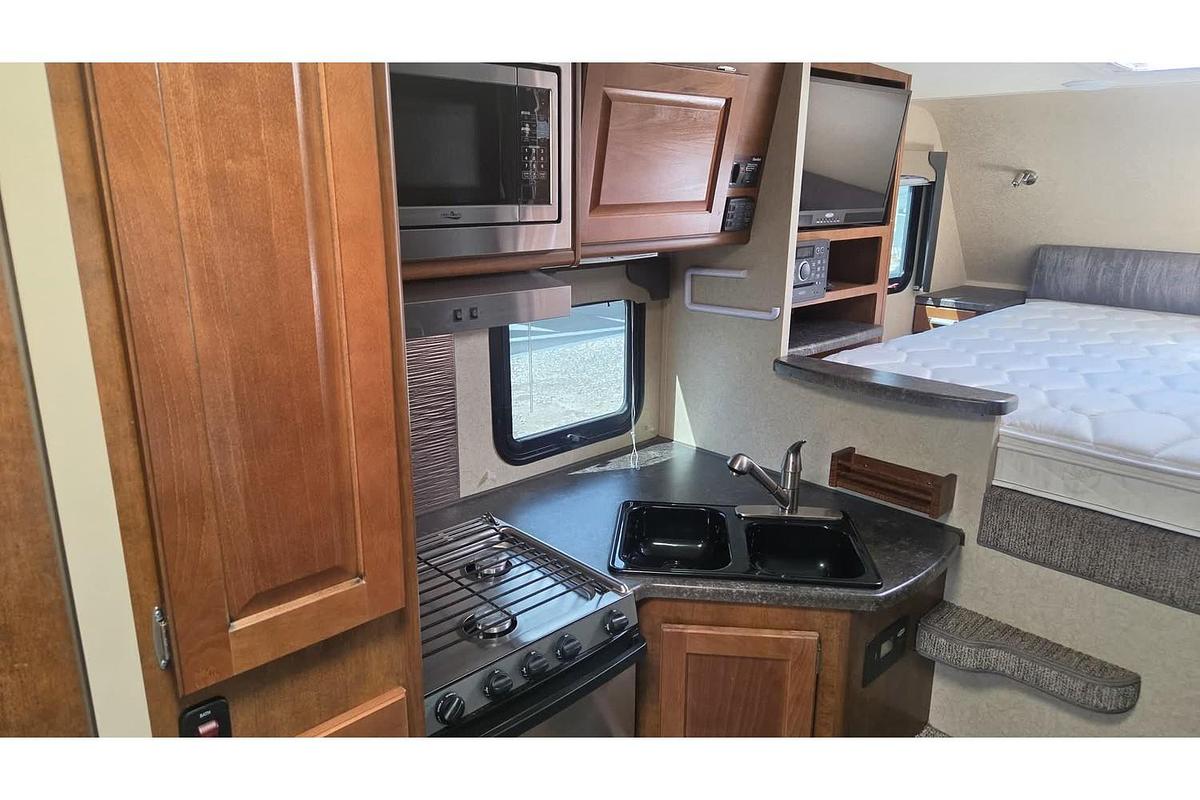 Used 2018 Lance 855S
