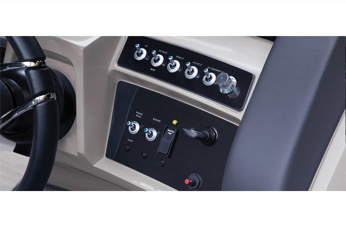 2023 Bennington 25 RXSBW I/O Windshield