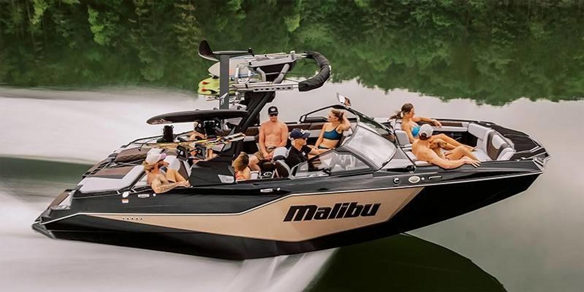 2025 Malibu Boats M242