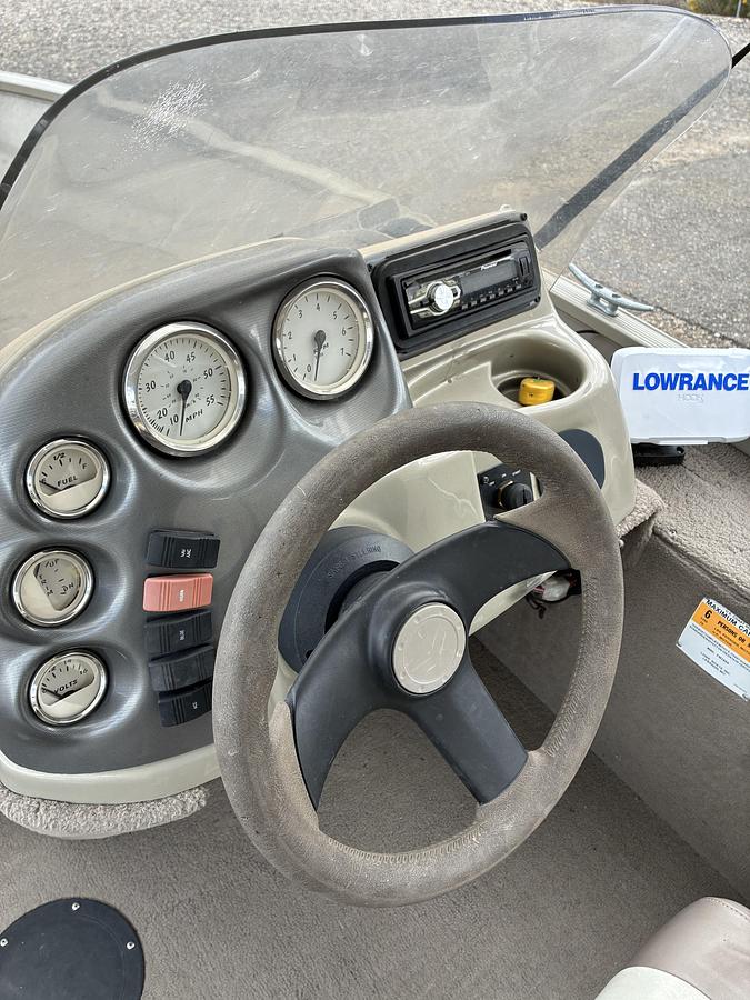 Used 2005 Lowe FM165S