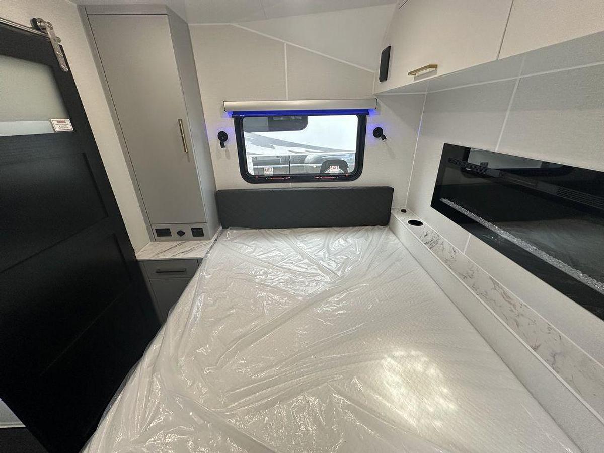 2025 InTech RV Black Wing 830-X