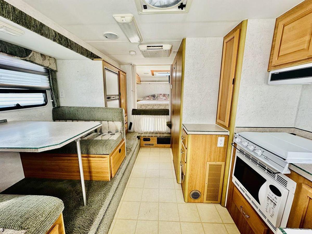 Used 2005 Lance 1181