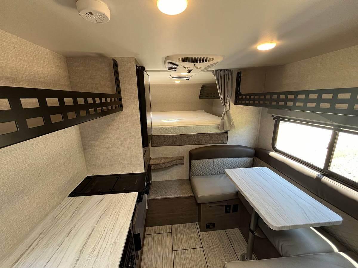 Squire SQ825 Truck Camper