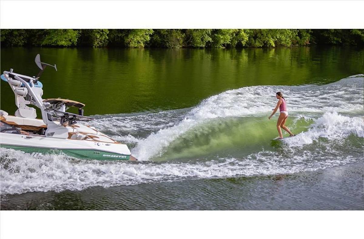 2024 Malibu Boats 23 LSV