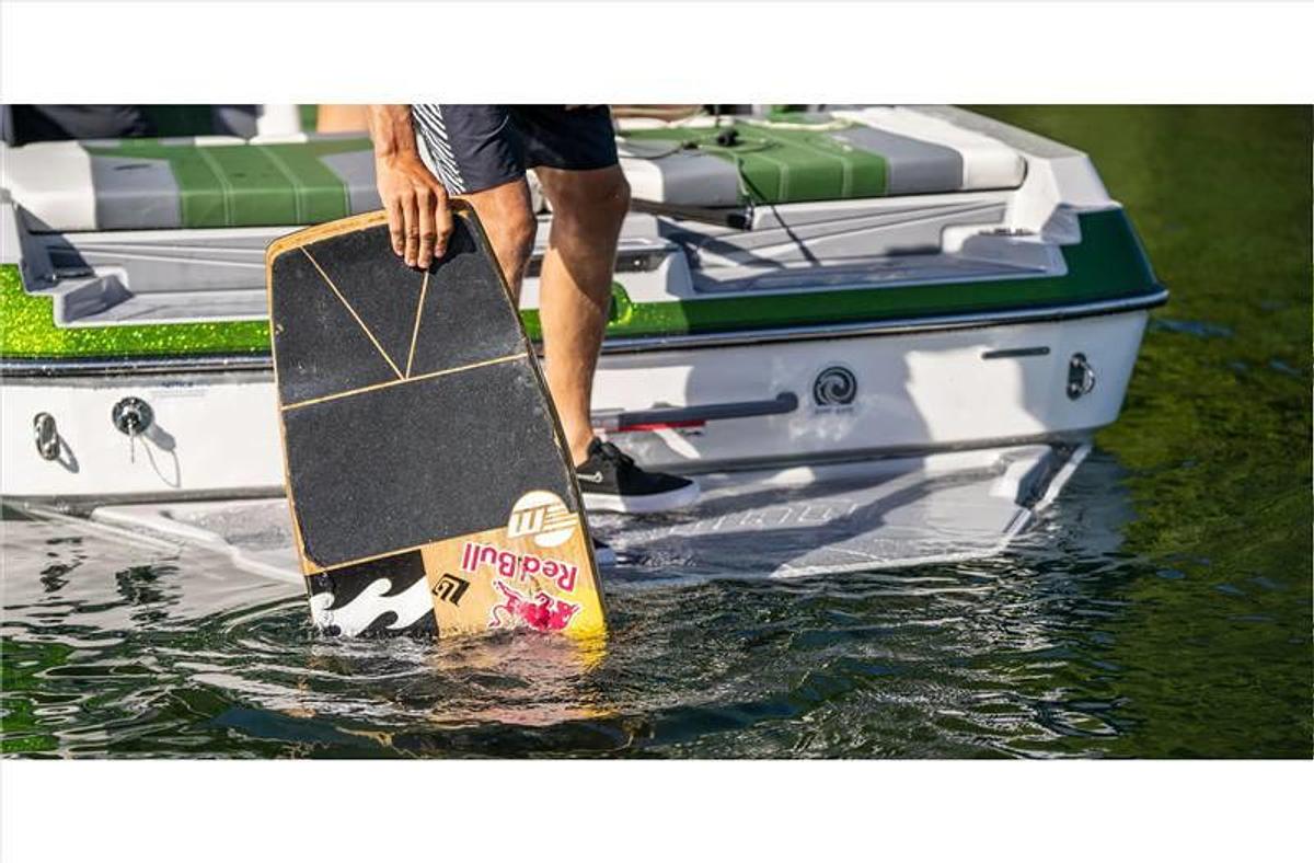 2024 Malibu Boats 21 LX