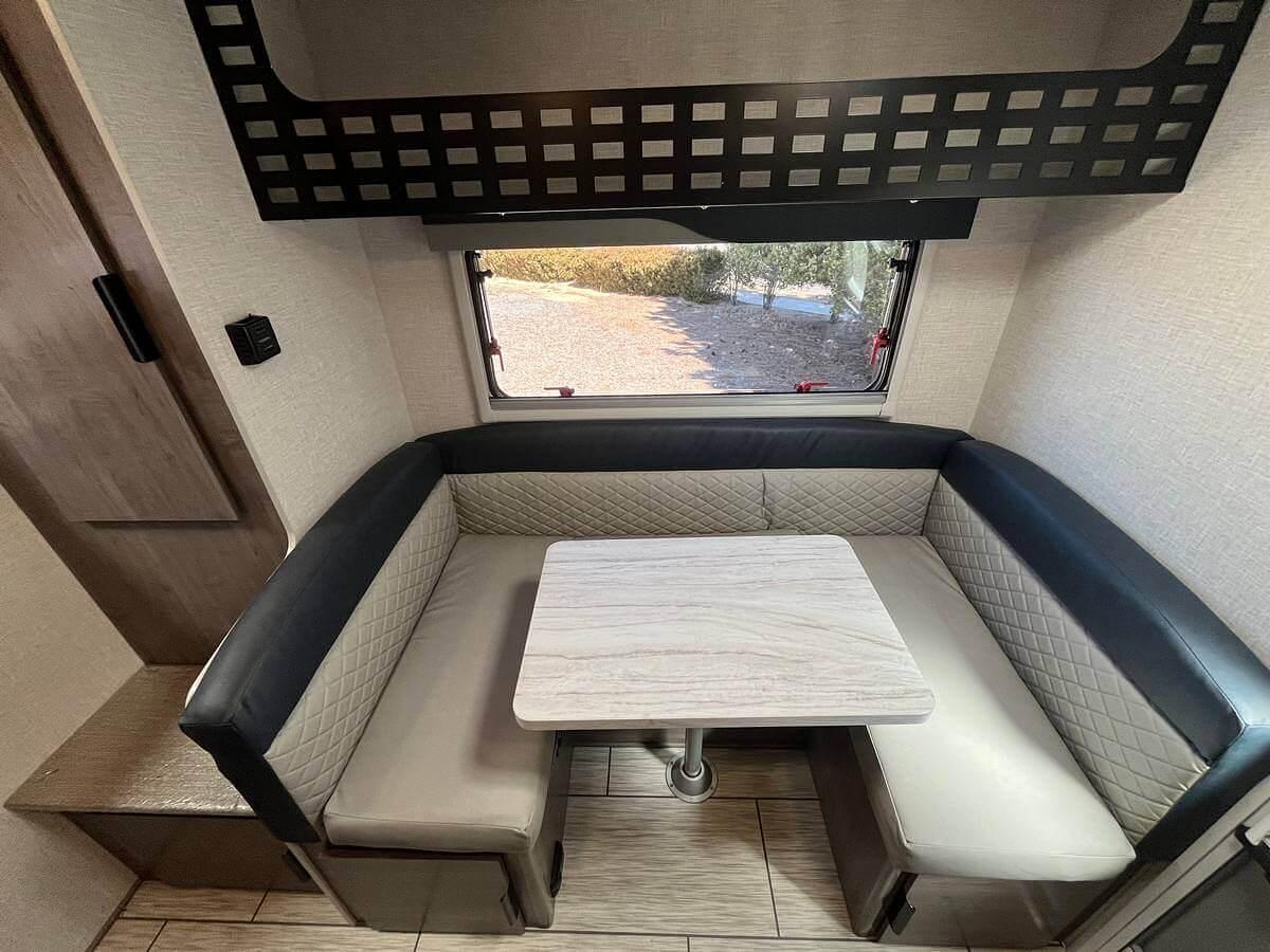 Squire SQ805 Truck Camper