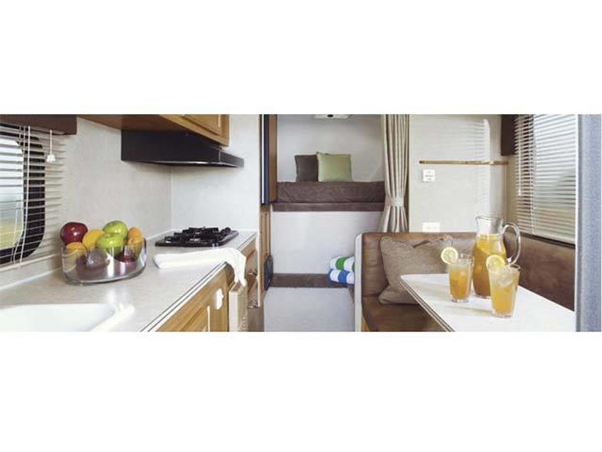 2009 Lance Camper Manufacturing Short Bed 805